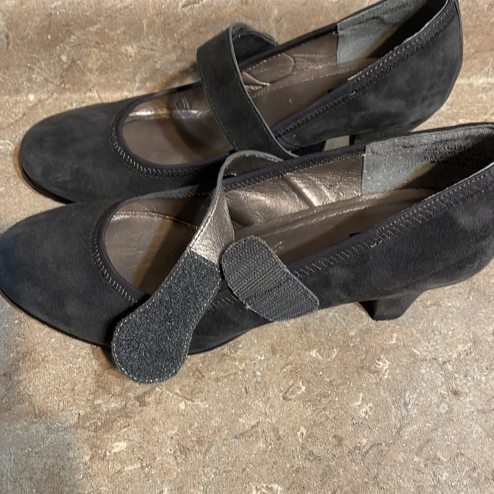 Array Size 9 M Black Mary Jane Heels - Picture 5 of 10